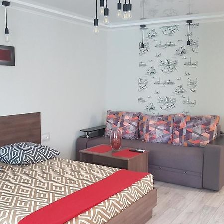 Loft Studio Apartment On Teslenkа Street Krivoy Rog Ngoại thất bức ảnh